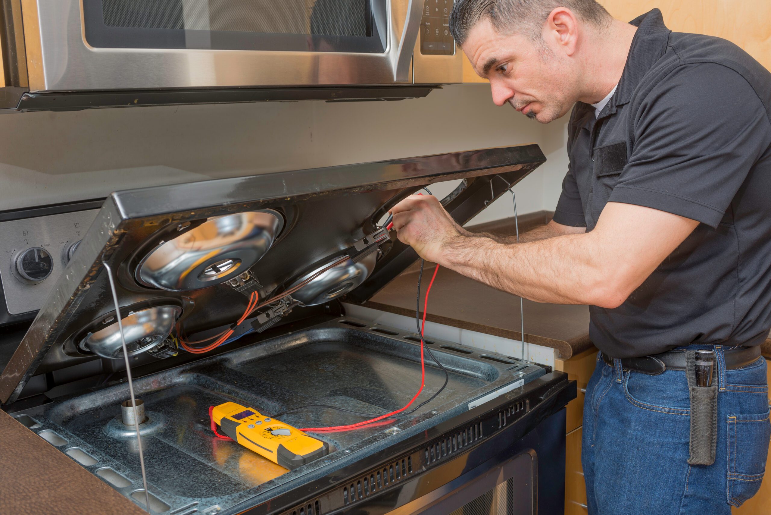 How Field Service Software Saves Costs for Appliance Repair Technicians