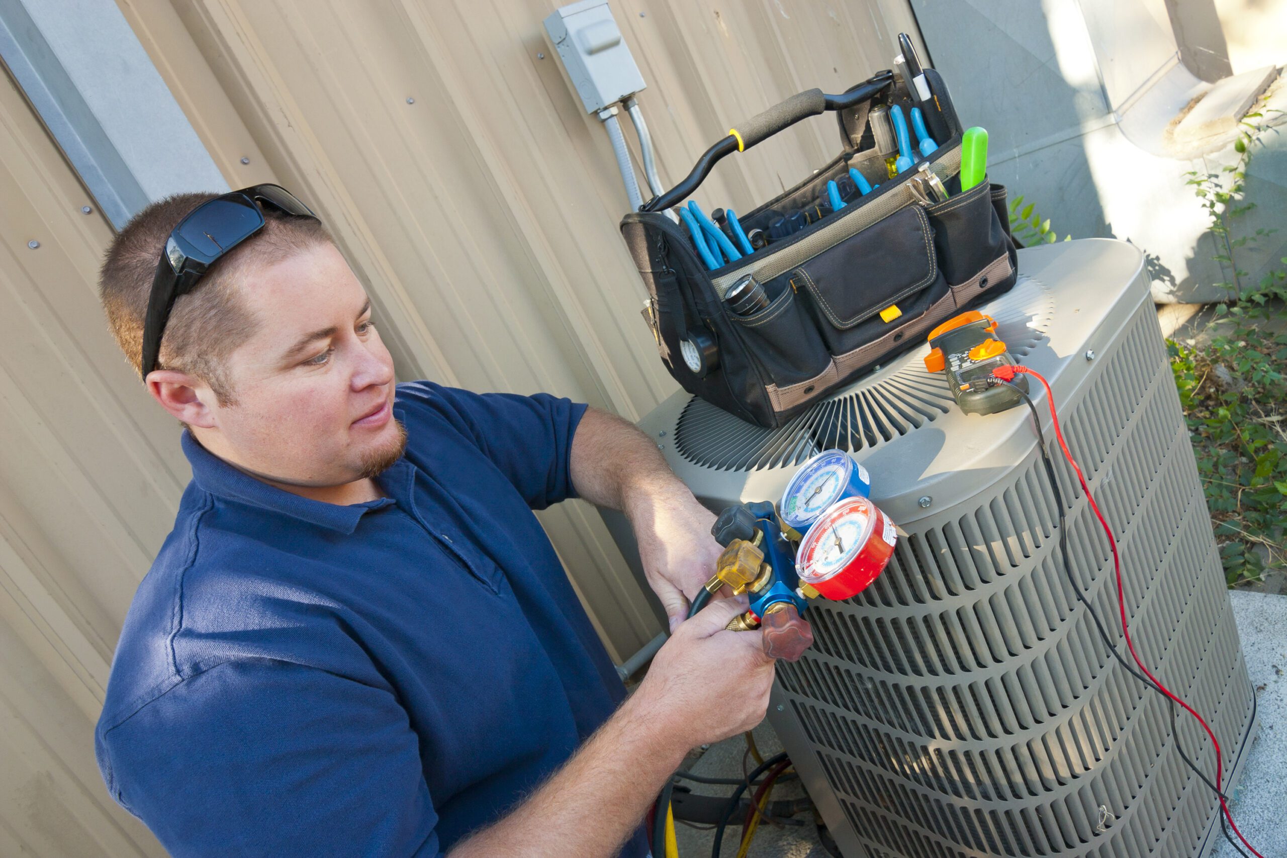 How HVAC Technicians Can Save Costs with Field Service Software