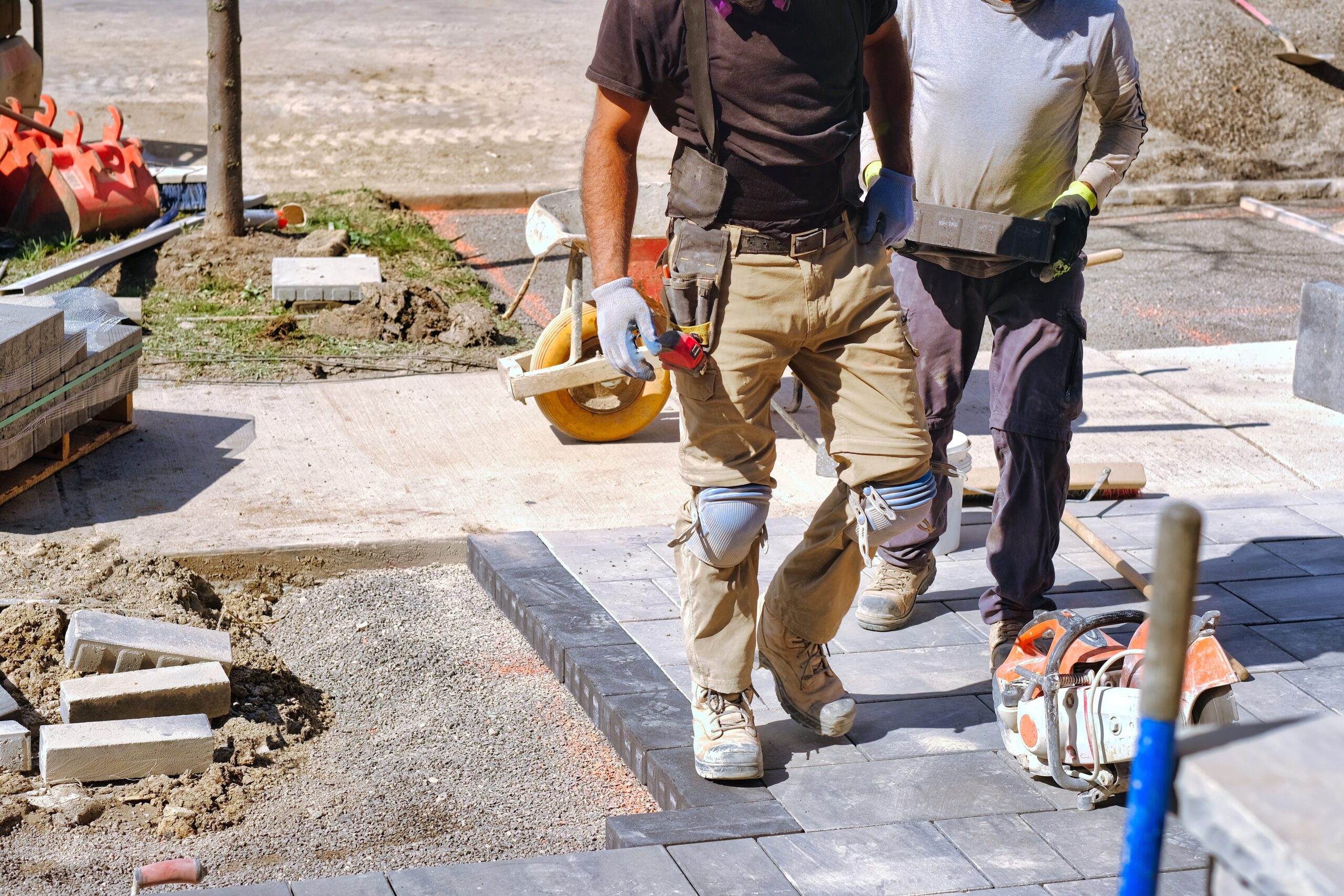 Cost Benefits of Field Service Software for a Landscaping Business